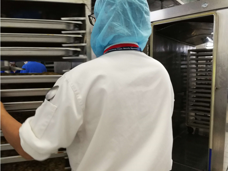 又一臺高端蒸汽噴射快速冷卻機(jī)交付山東食品客戶，蒸汽系統(tǒng)比傳統(tǒng)的熟食快速冷卻機(jī)效率會快2倍左右，費(fèi)用比傳統(tǒng)的熟食快速冷卻機(jī)高出30%，而且故障率非常低，越來越多的客戶選用這種更為先進(jìn)的蒸汽噴射系統(tǒng)的快速冷機(jī)。