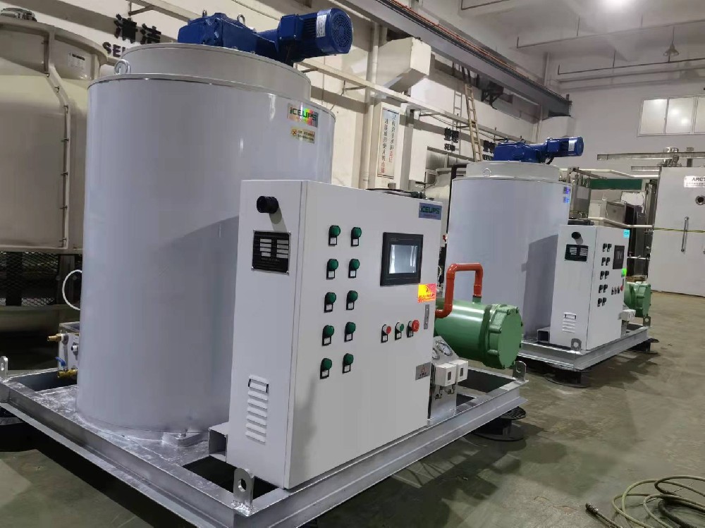 哥斯達(dá)黎加兩臺(tái)量身定制比澤爾機(jī)頭，日產(chǎn)量5噸片冰機(jī)調(diào)試完成，即將裝柜出貨。