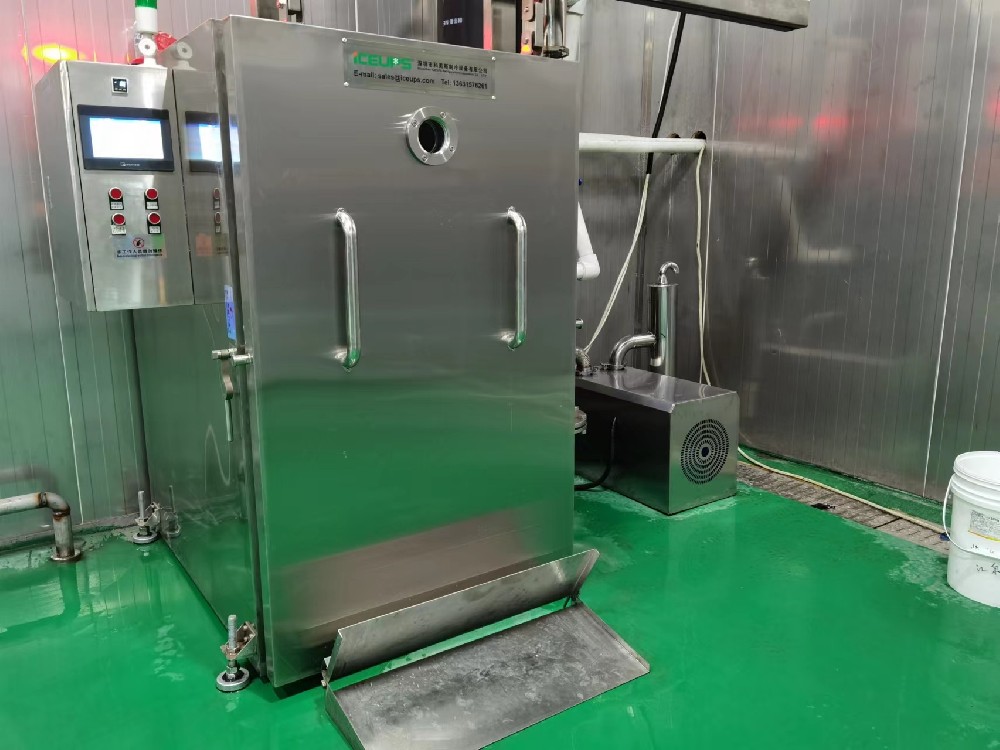山東大型熟食品加工企業(yè)，原來用過2臺其它廠家的熟食快速冷卻機，一般溫度打到15度就下不來了，以為我們的是這個水平，結(jié)果調(diào)到0度箱內(nèi)部分水已經(jīng)到結(jié)冰狀態(tài)。