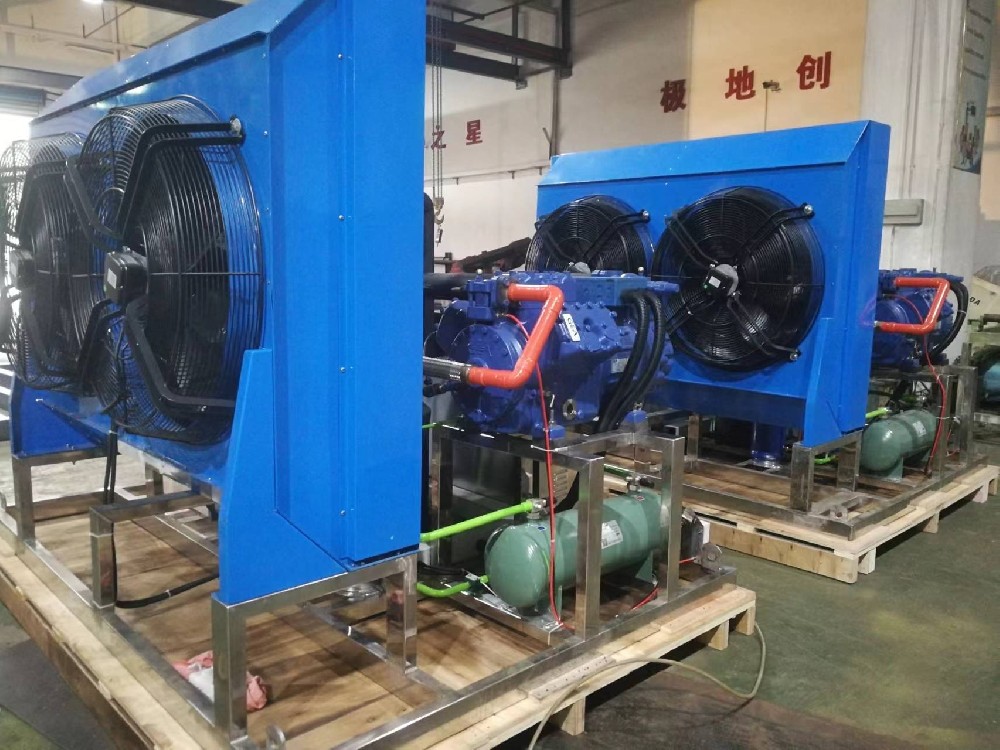 澳洲客戶量身定制風(fēng)冷系統(tǒng)，日產(chǎn)量5噸海水制冰機(jī)。
